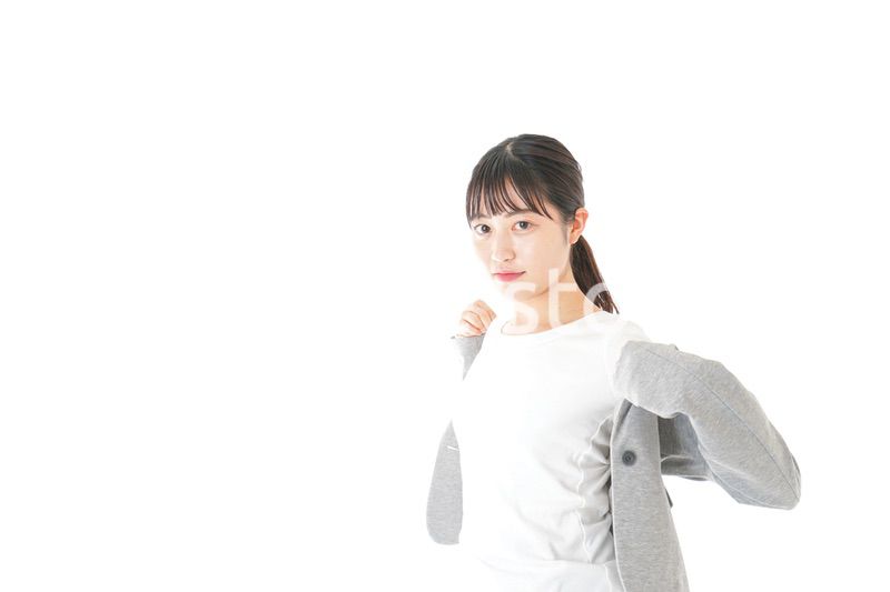 スーツを着るビジネスウーマン