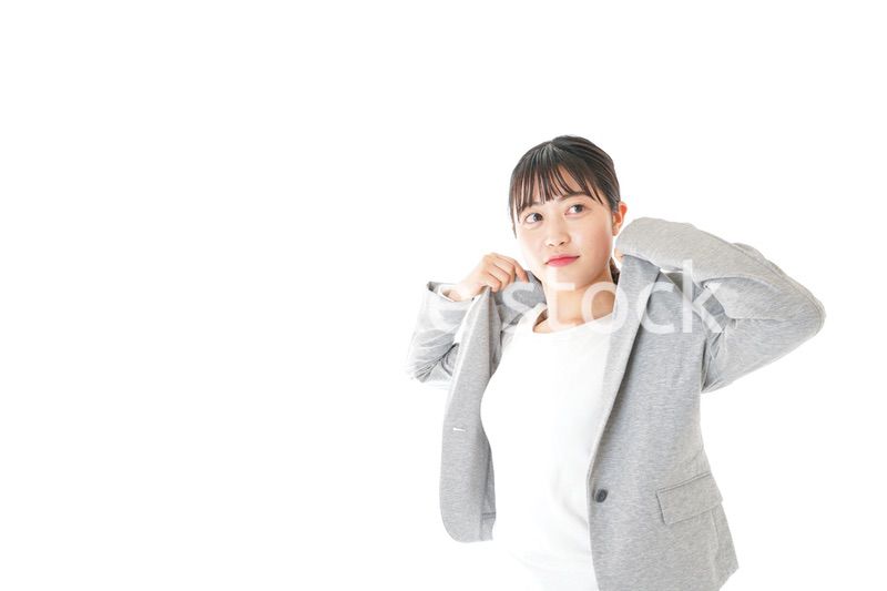 スーツを着るビジネスウーマン