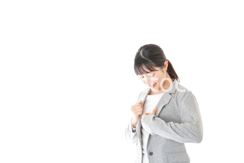 スーツを着るビジネスウーマン