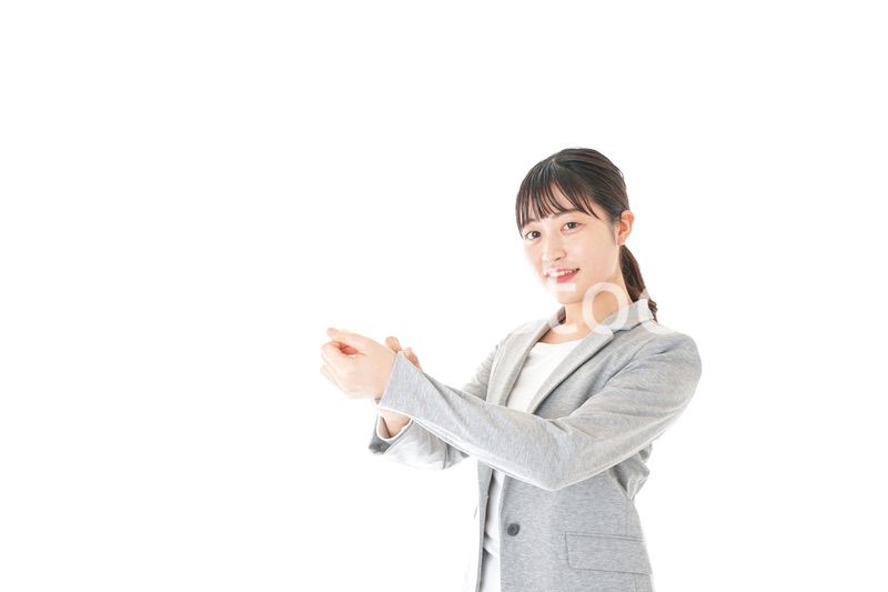 スーツを着るビジネスウーマン