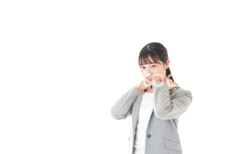 スーツを着るビジネスウーマン