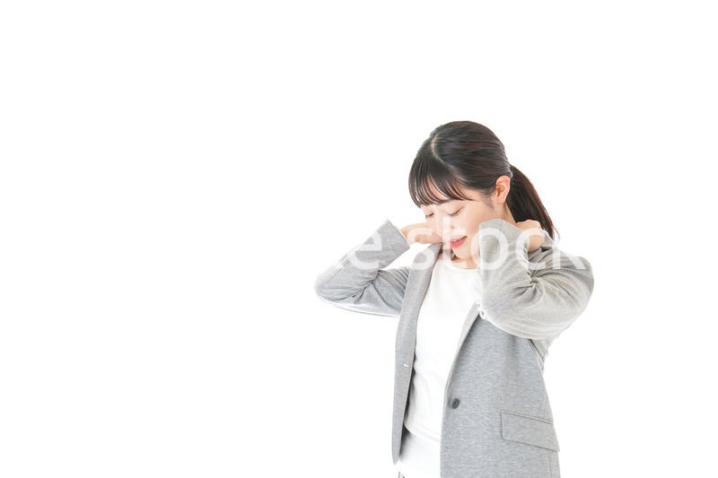 スーツを着るビジネスウーマン