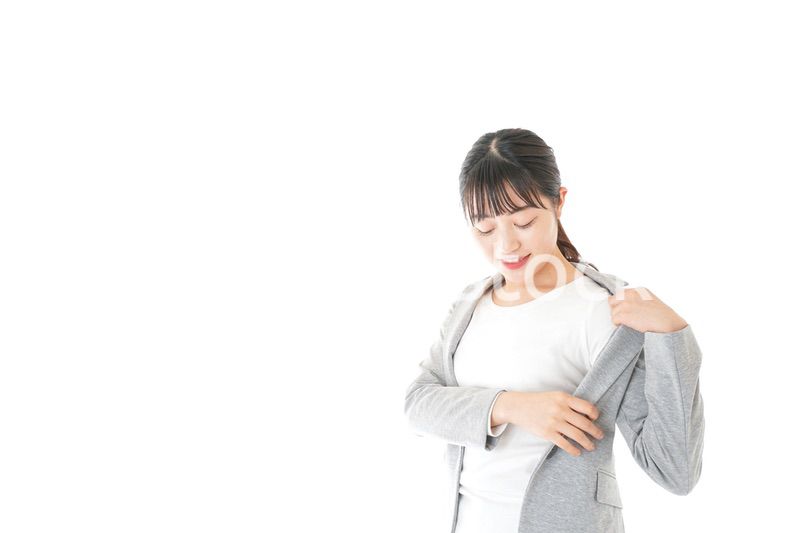 スーツを着るビジネスウーマン