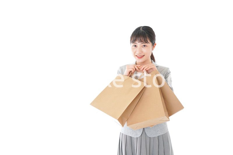 ショッピングをするビジネスウーマン