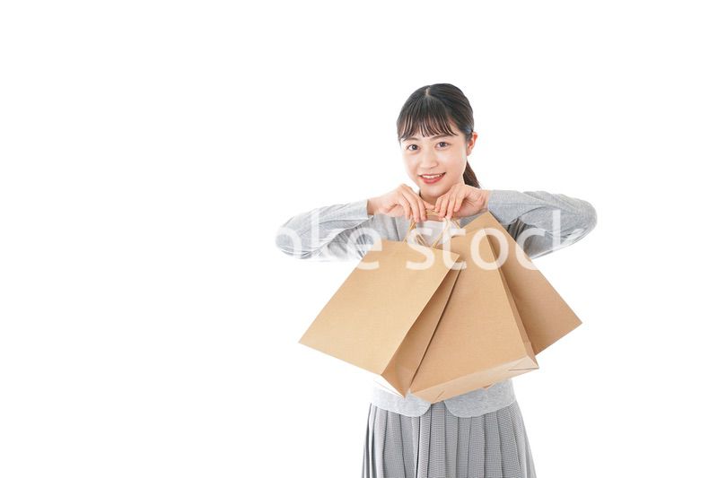 ショッピングをするビジネスウーマン