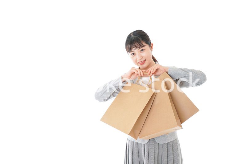 ショッピングをするビジネスウーマン