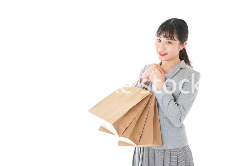 ショッピングをするビジネスウーマン