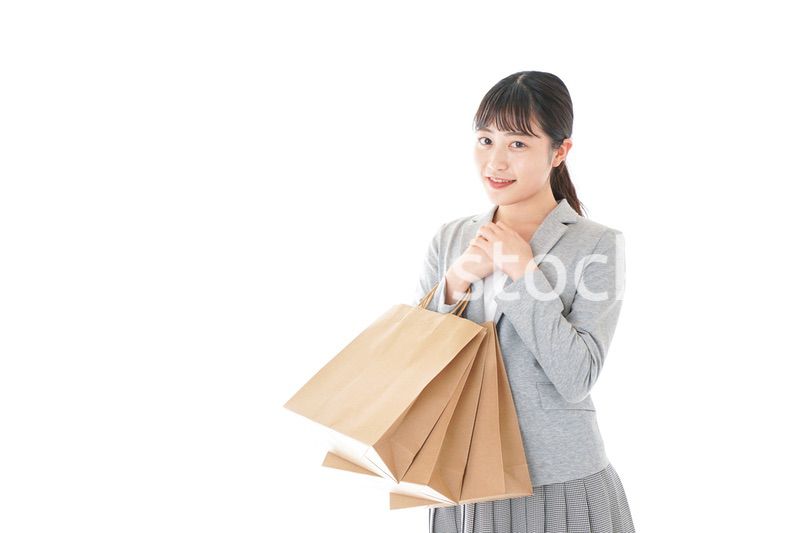 ショッピングをするビジネスウーマン