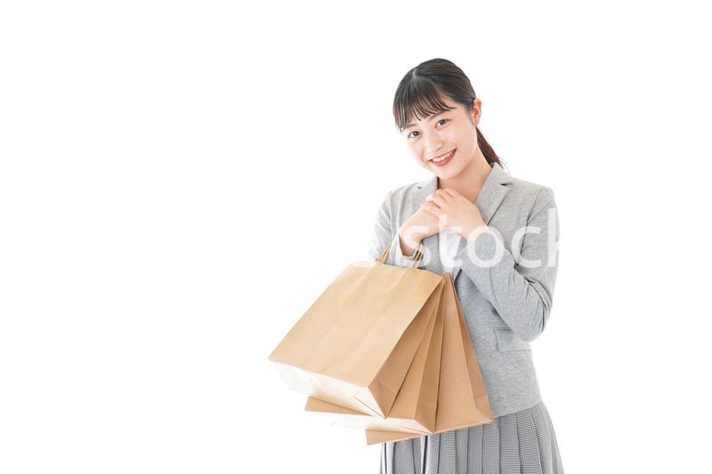 ショッピングをするビジネスウーマン