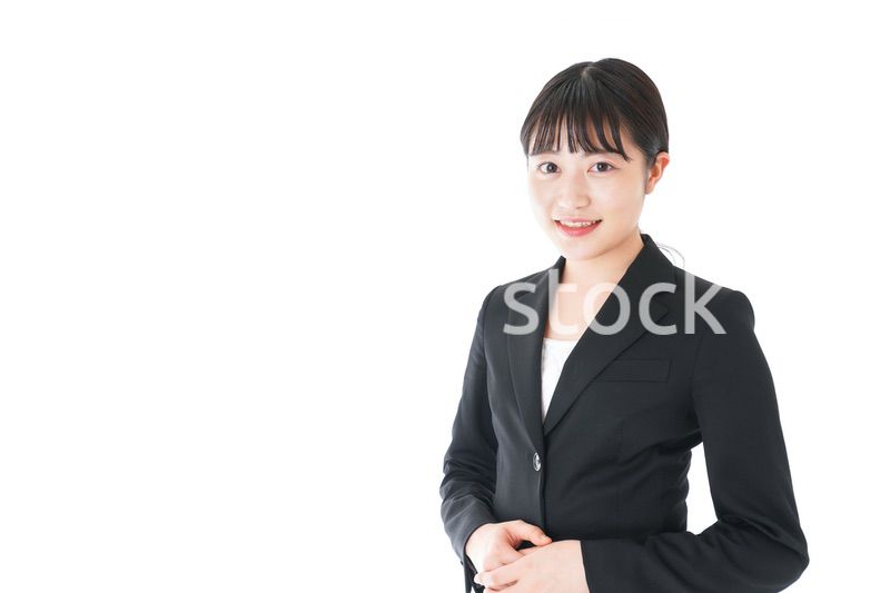 笑顔のスーツを着たビジネスウーマン