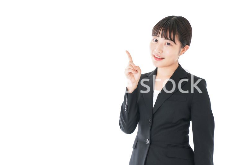 ポイントを示すスーツを着たビジネスウーマン