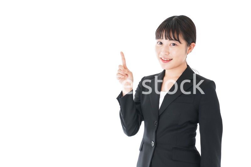 ポイントを示すスーツを着たビジネスウーマン