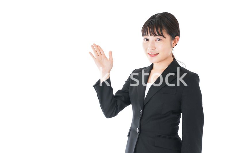 ポイントを示すスーツを着たビジネスウーマン