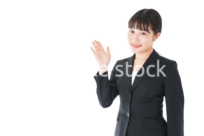 ポイントを示すスーツを着たビジネスウーマン