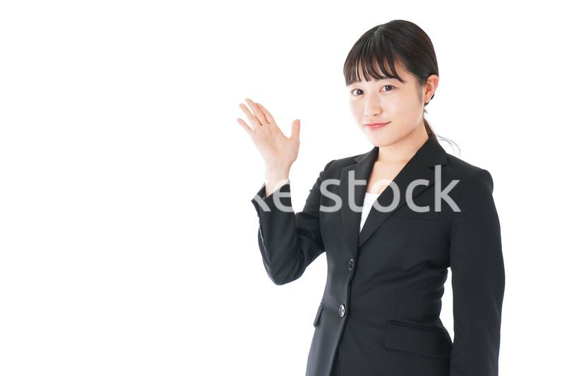 ポイントを示すスーツを着たビジネスウーマン