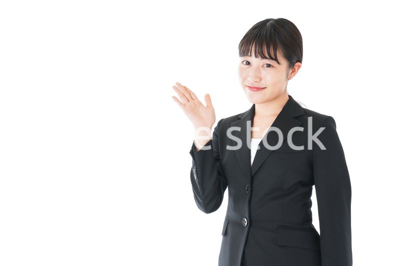 ポイントを示すスーツを着たビジネスウーマン