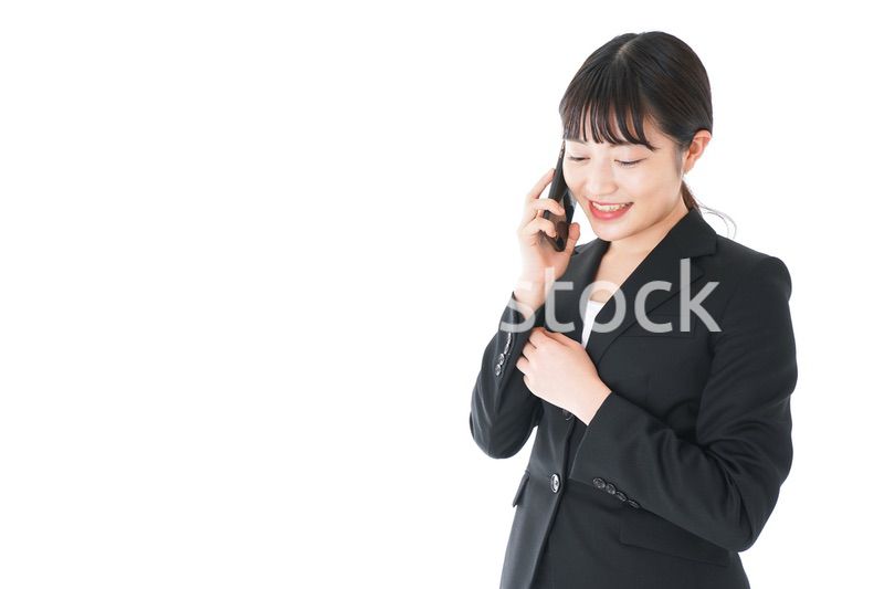 通話をするスーツを着たビジネスウーマン