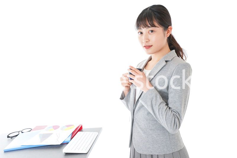 デスクワークをするビジネスウーマン