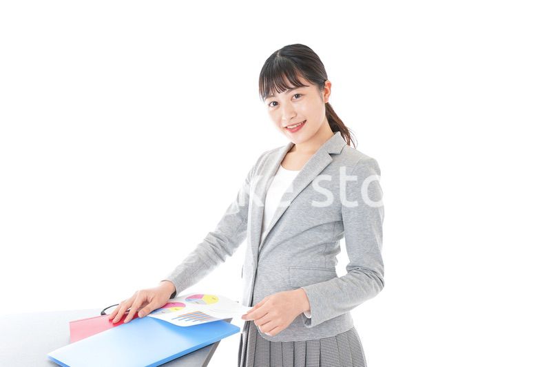 デスクワークをするビジネスウーマン