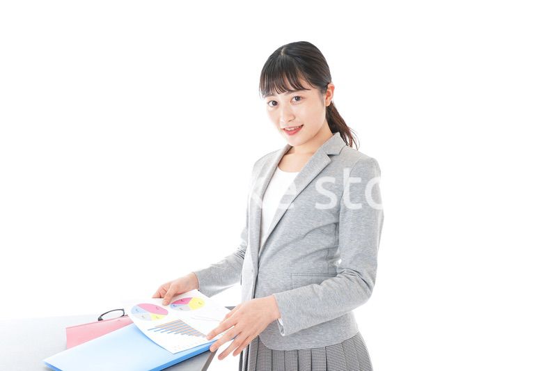 デスクワークをするビジネスウーマン