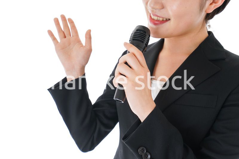 ポイントを示すスーツを着たビジネスウーマン