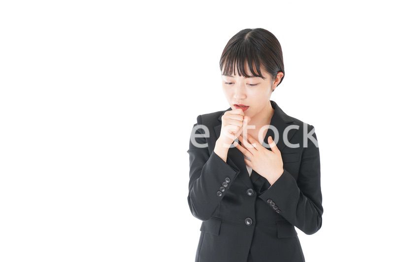 風邪をひいた若いビジネスウーマン