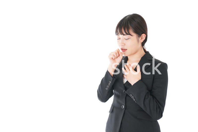 風邪をひいた若いビジネスウーマン