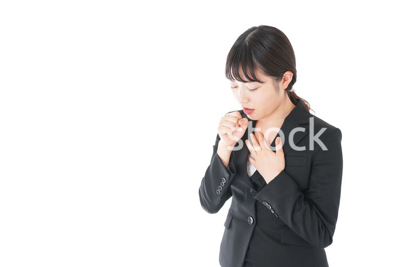 風邪をひいた若いビジネスウーマン