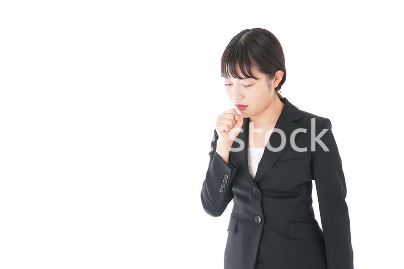 風邪をひいた若いビジネスウーマン