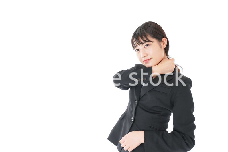 肩こり・腰痛に苦しむ若いビジネスウーマン