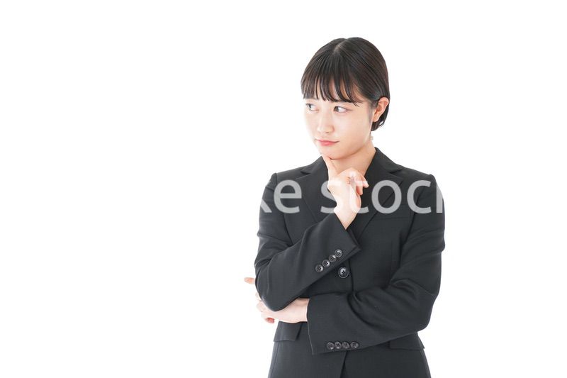 悩むビジネスウーマン