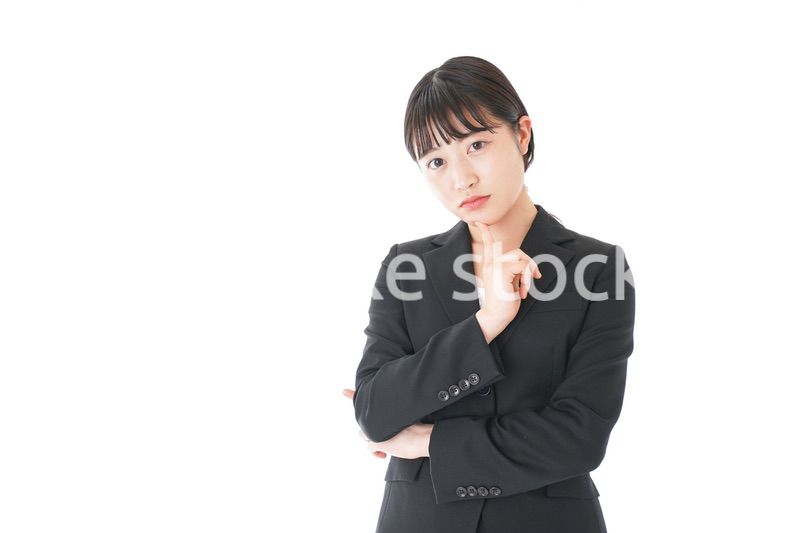 悩むビジネスウーマン