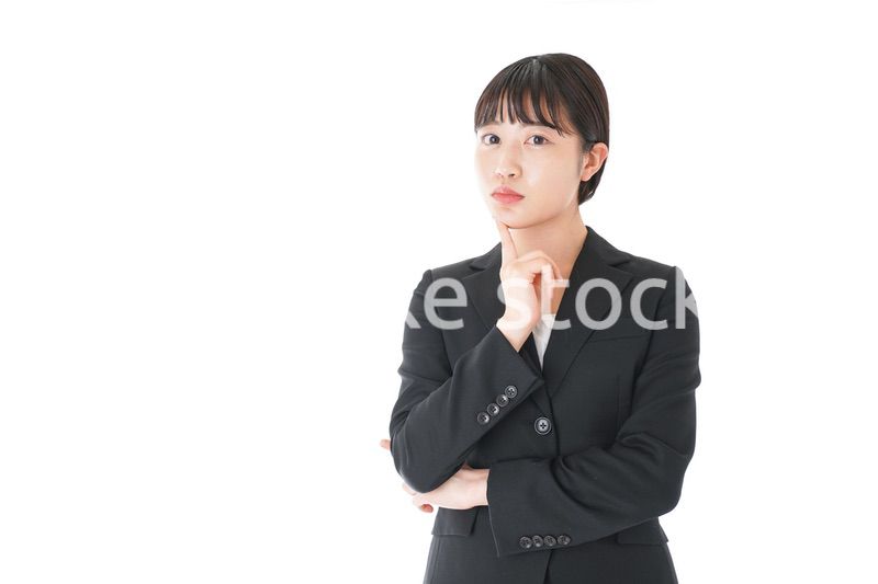 悩むビジネスウーマン