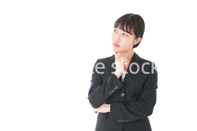 悩むビジネスウーマン