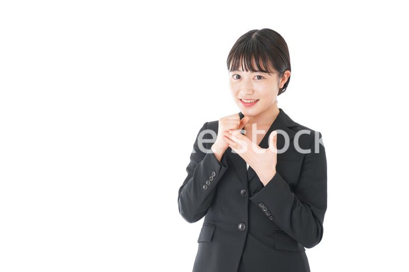 ガッツポーズをするビジネスウーマン