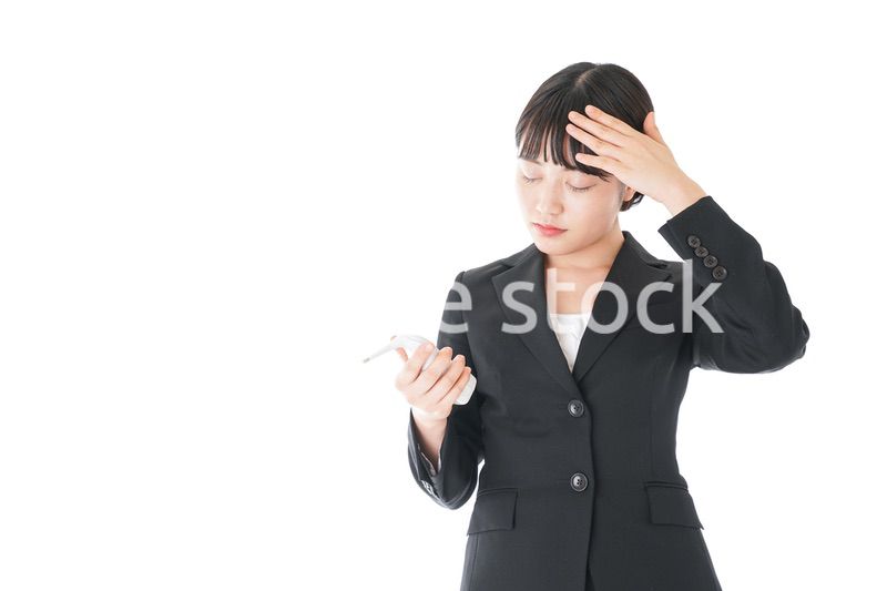 風邪をひいた若いビジネスウーマン