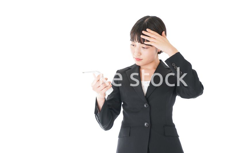 風邪をひいた若いビジネスウーマン