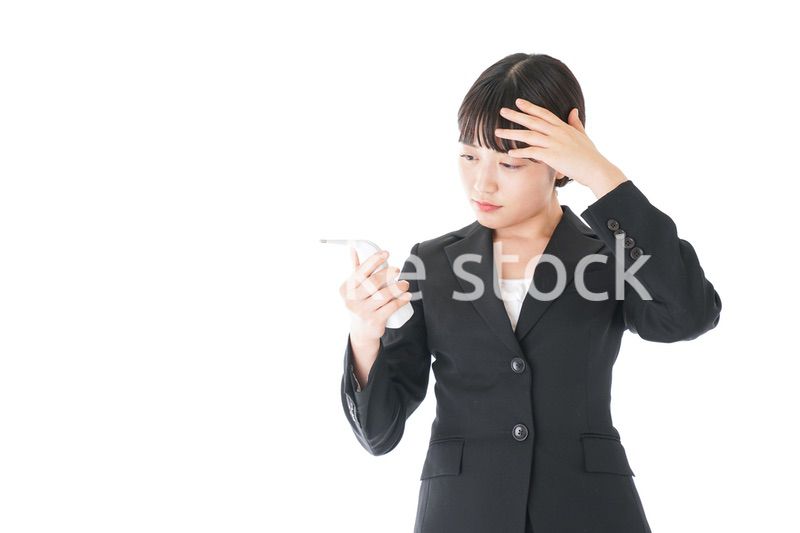 風邪をひいた若いビジネスウーマン