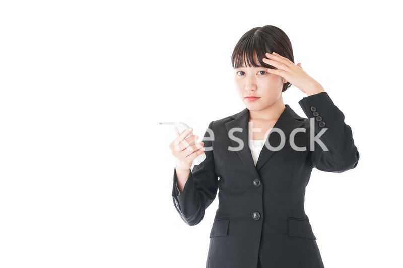 風邪をひいた若いビジネスウーマン