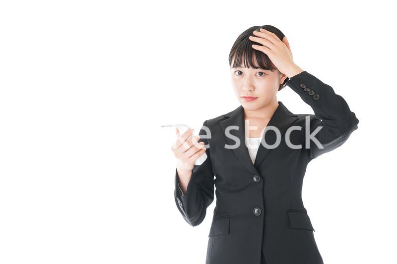 風邪をひいた若いビジネスウーマン