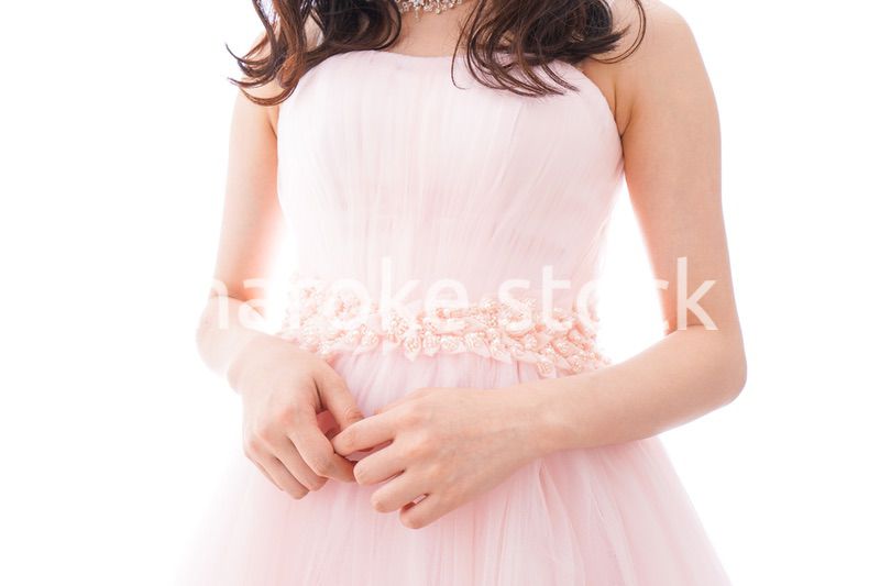 ピンクのドレスを着た花嫁