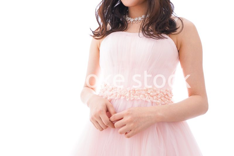 ピンクのドレスを着た花嫁
