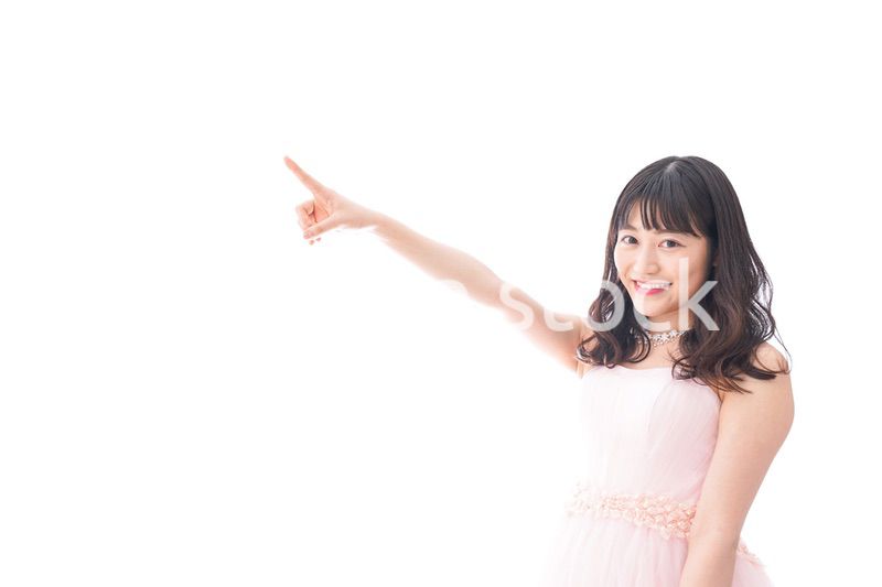 ピンクのドレスを着た花嫁