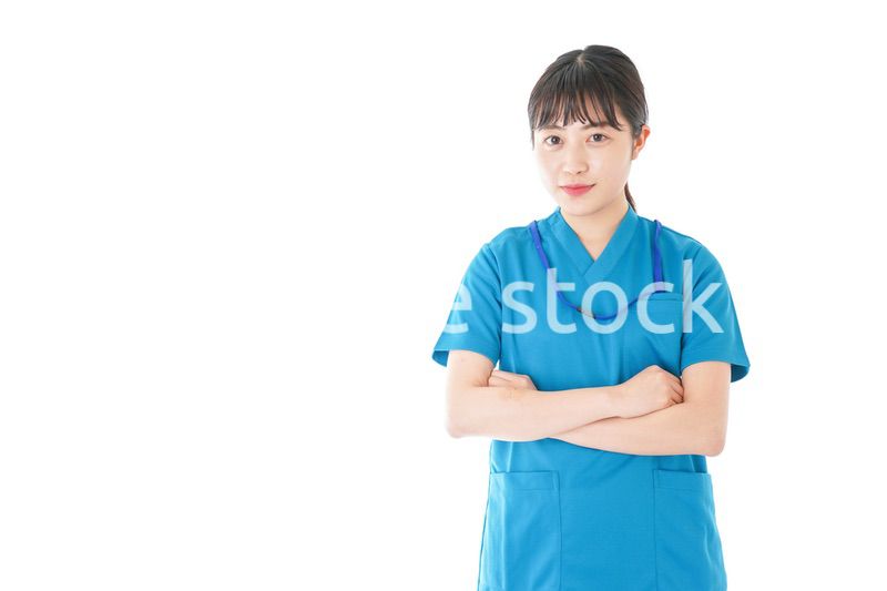 笑顔の若いナース