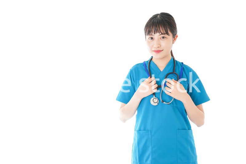 笑顔の若いナース