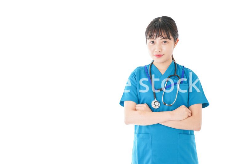 笑顔の若いナース