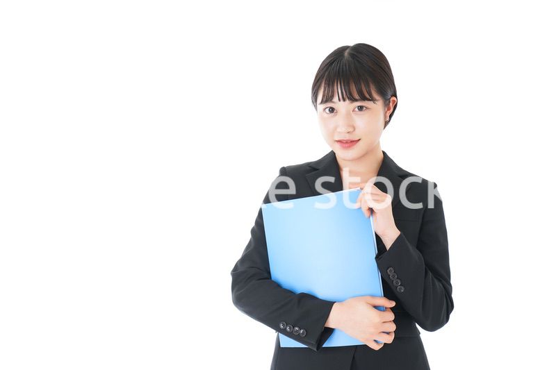 笑顔のスーツを着たビジネスウーマン