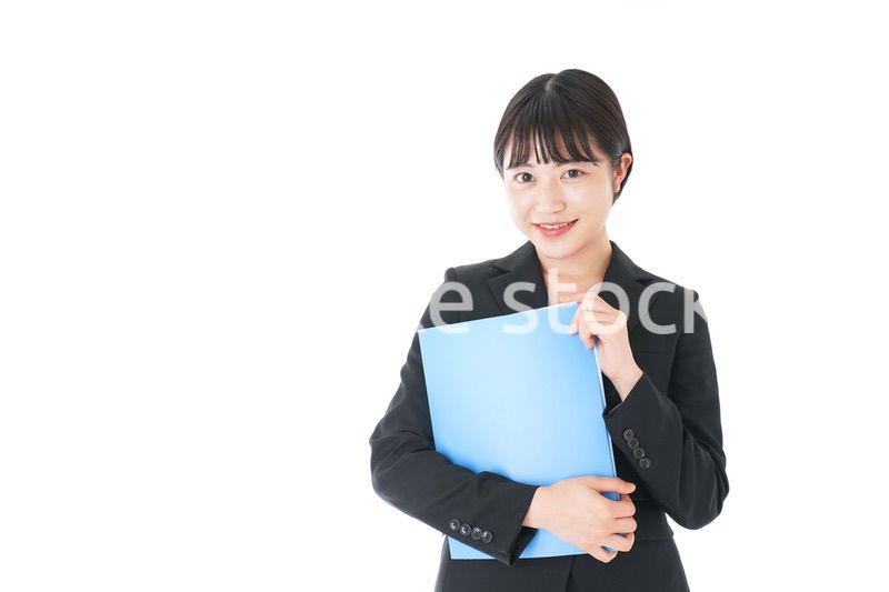 笑顔のスーツを着たビジネスウーマン