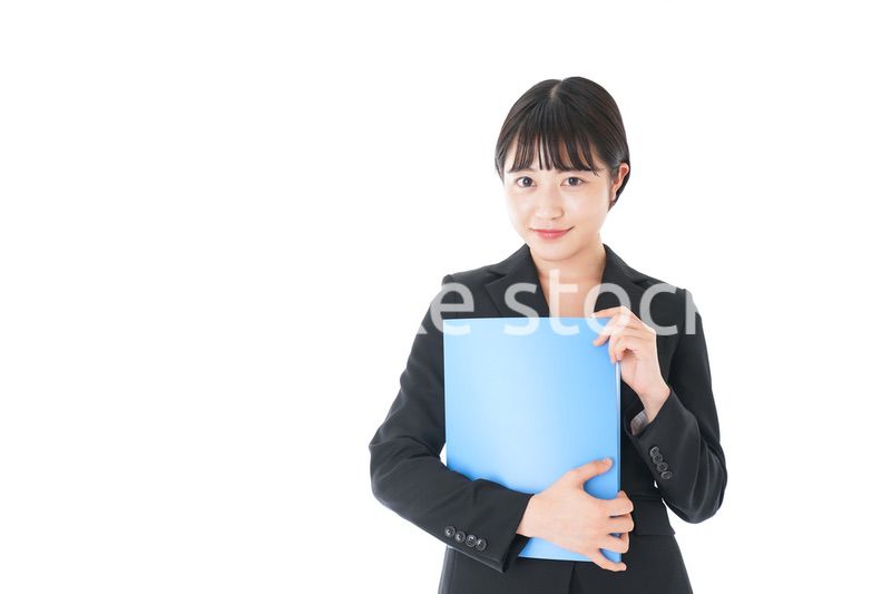 笑顔のスーツを着たビジネスウーマン