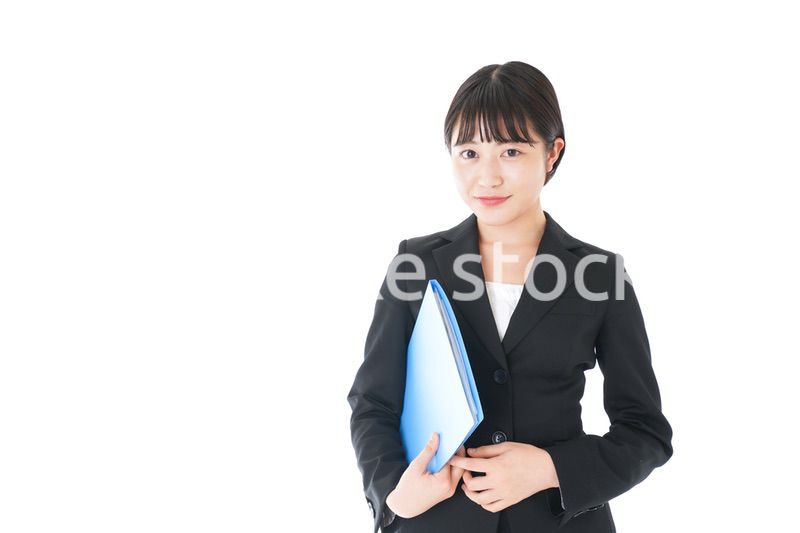 笑顔のスーツを着たビジネスウーマン